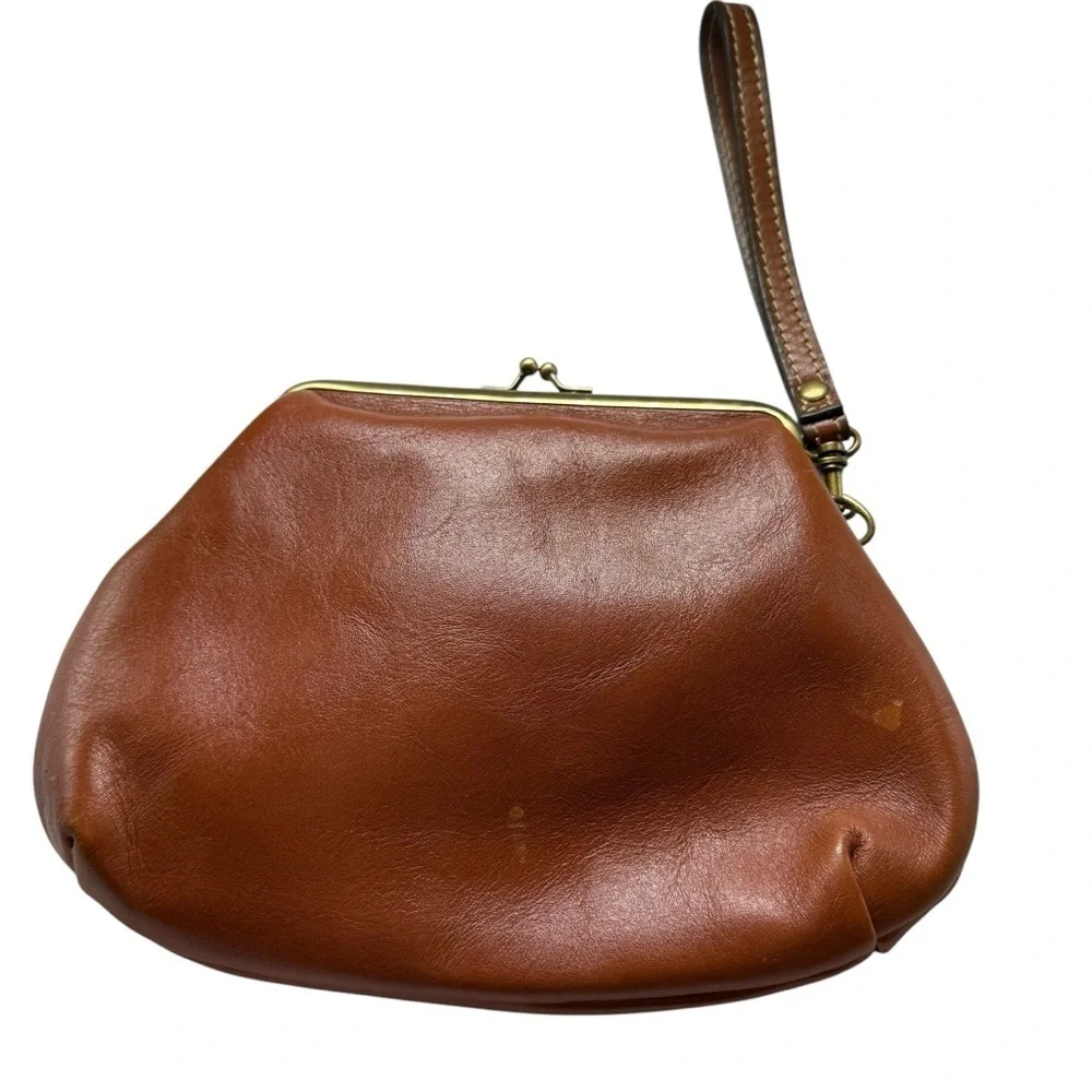 Patricia Nash savena wristlet clutch Carmel leather kiss lock Closure